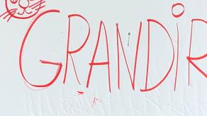 Une pancarte d'un participant avec le mot « Grandir ». Crédit photo @ Yves Amyot.